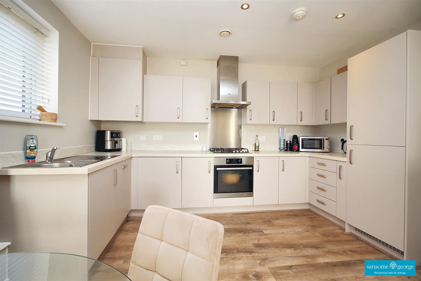 2 bed property in Elvian Close, Reading